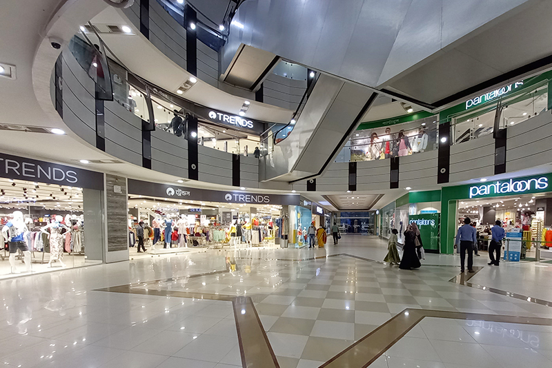 Another view of the food court - Picture of Avani Riverside Mall